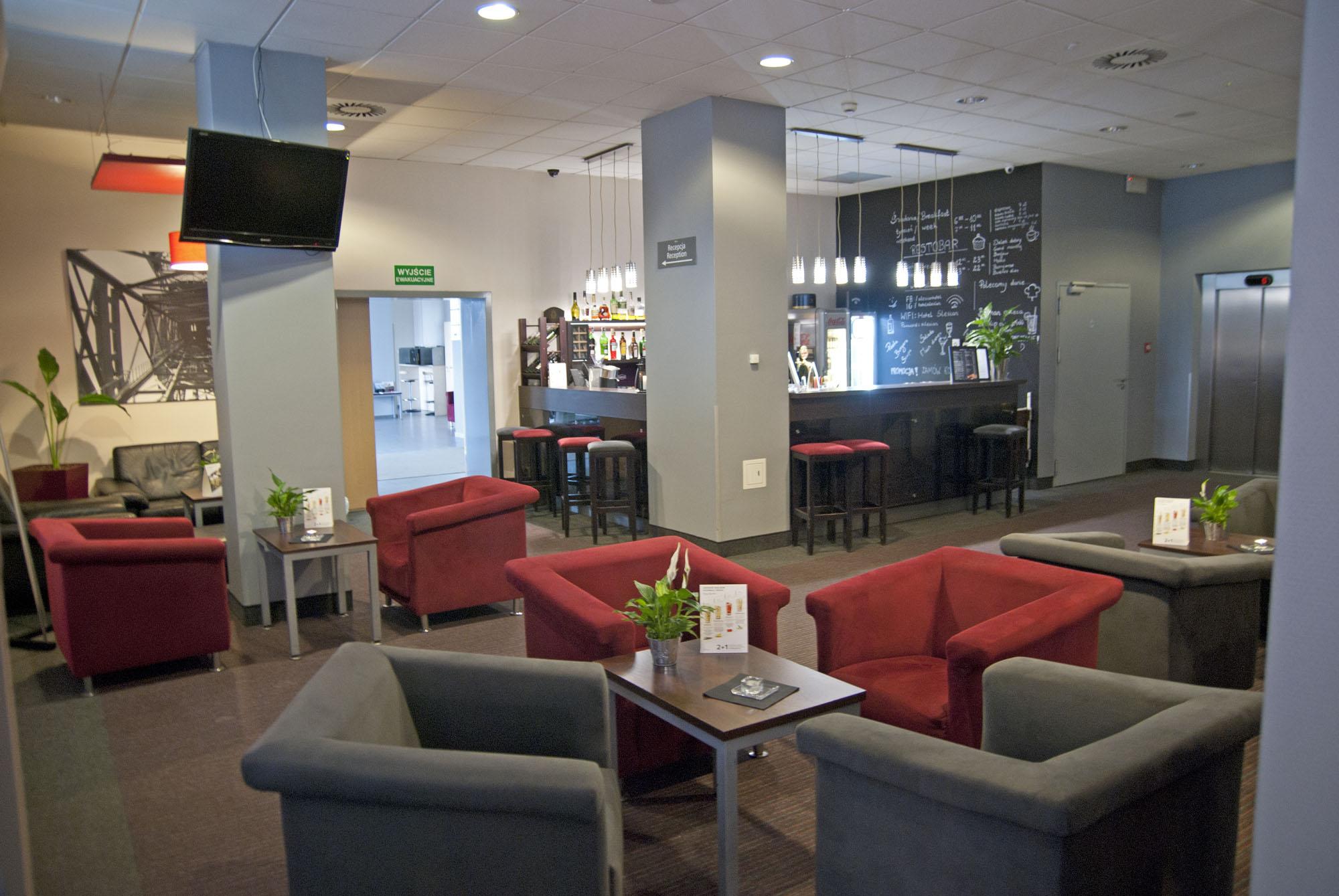 Economy Silesian Hotel Катовице Екстериор снимка