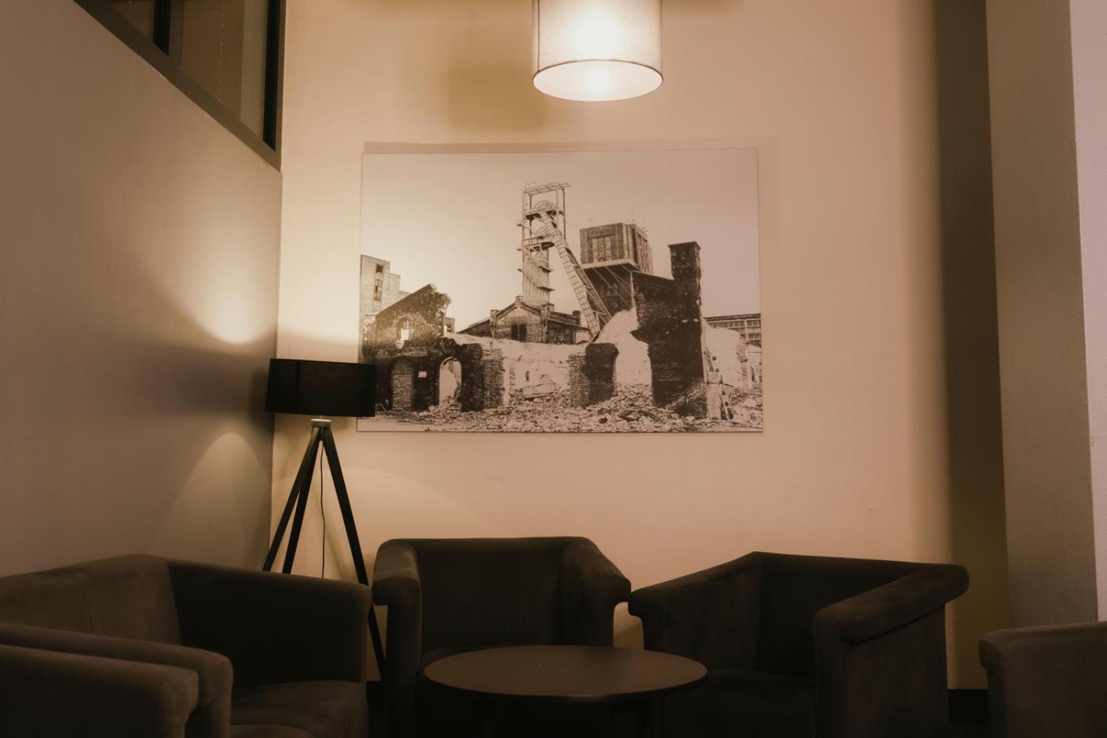 Economy Silesian Hotel Катовице Екстериор снимка