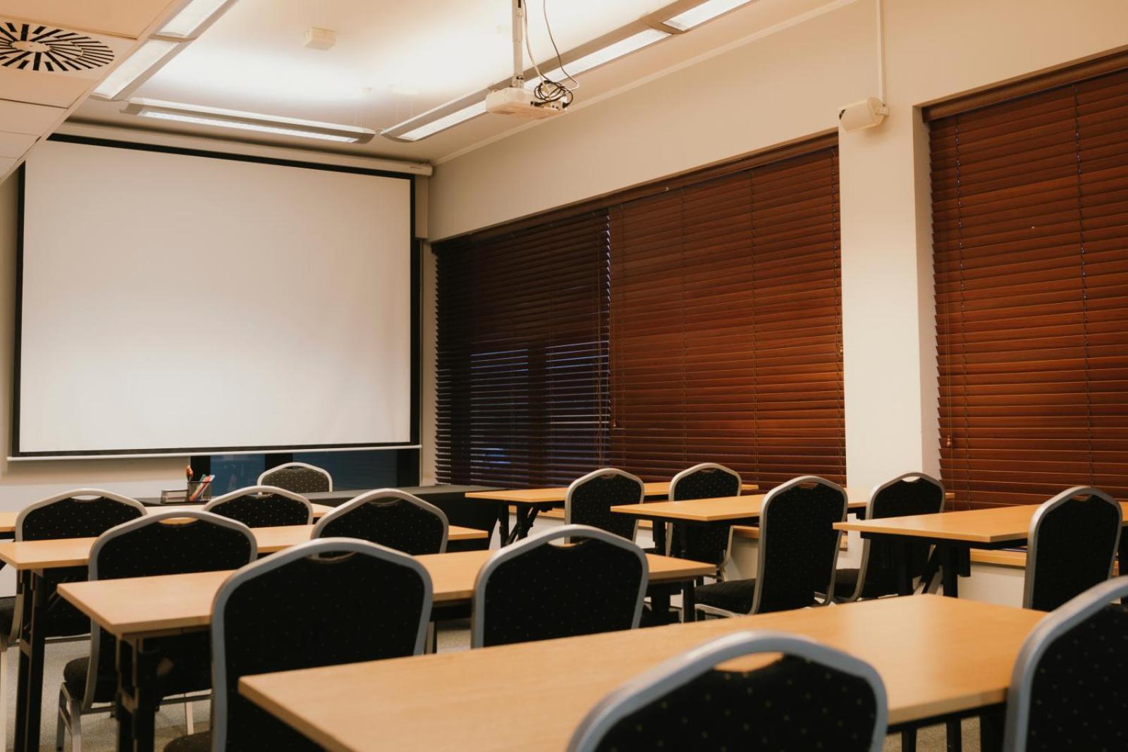 Economy Silesian Hotel Катовице Екстериор снимка
