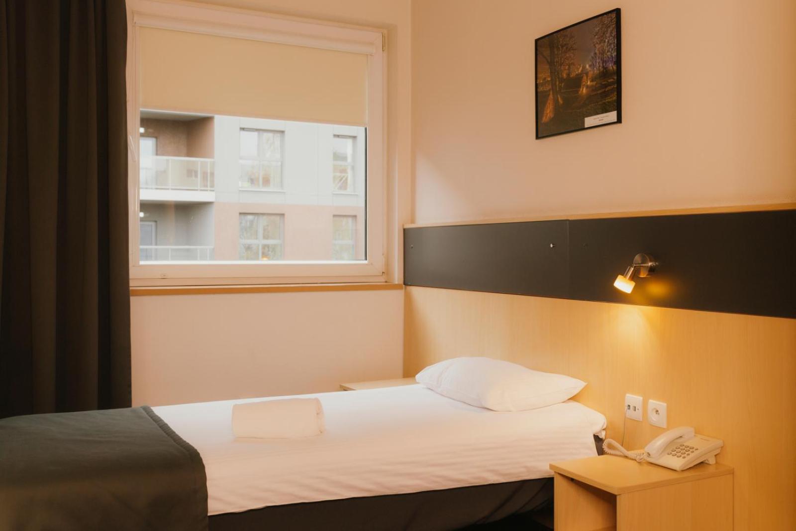 Economy Silesian Hotel Катовице Екстериор снимка