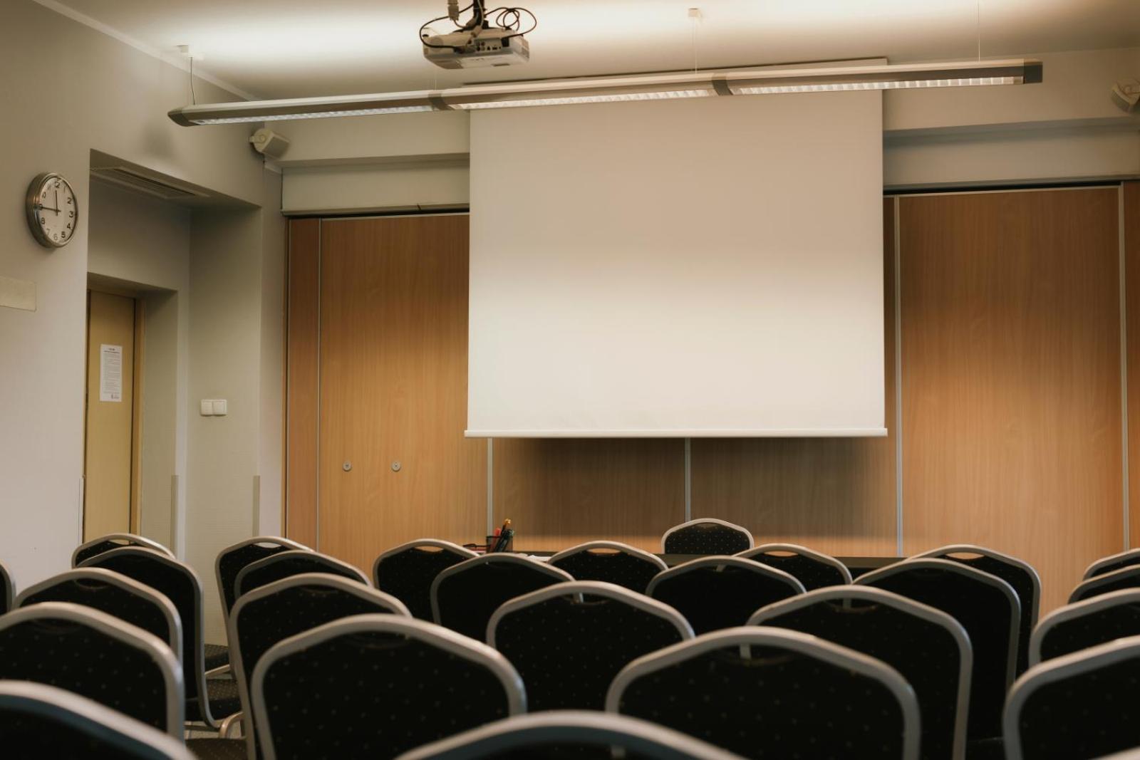 Economy Silesian Hotel Катовице Екстериор снимка