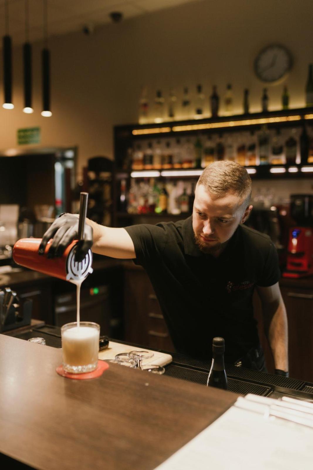 Economy Silesian Hotel Катовице Екстериор снимка