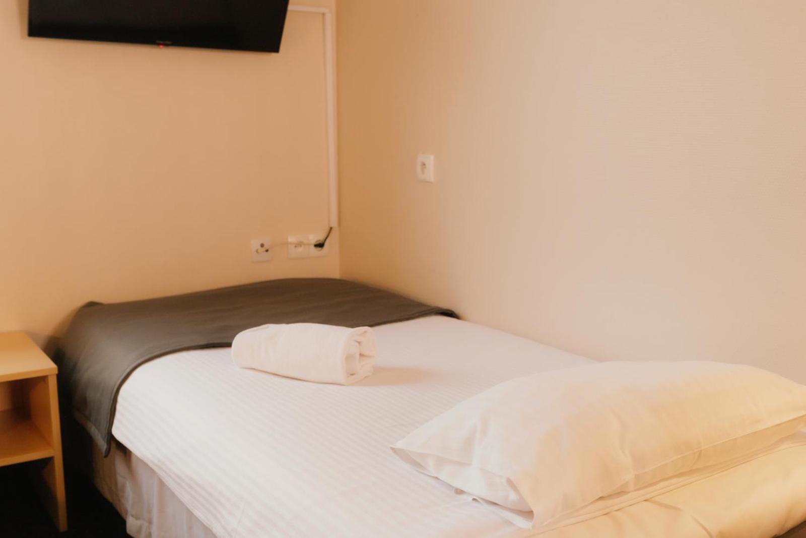 Economy Silesian Hotel Катовице Екстериор снимка