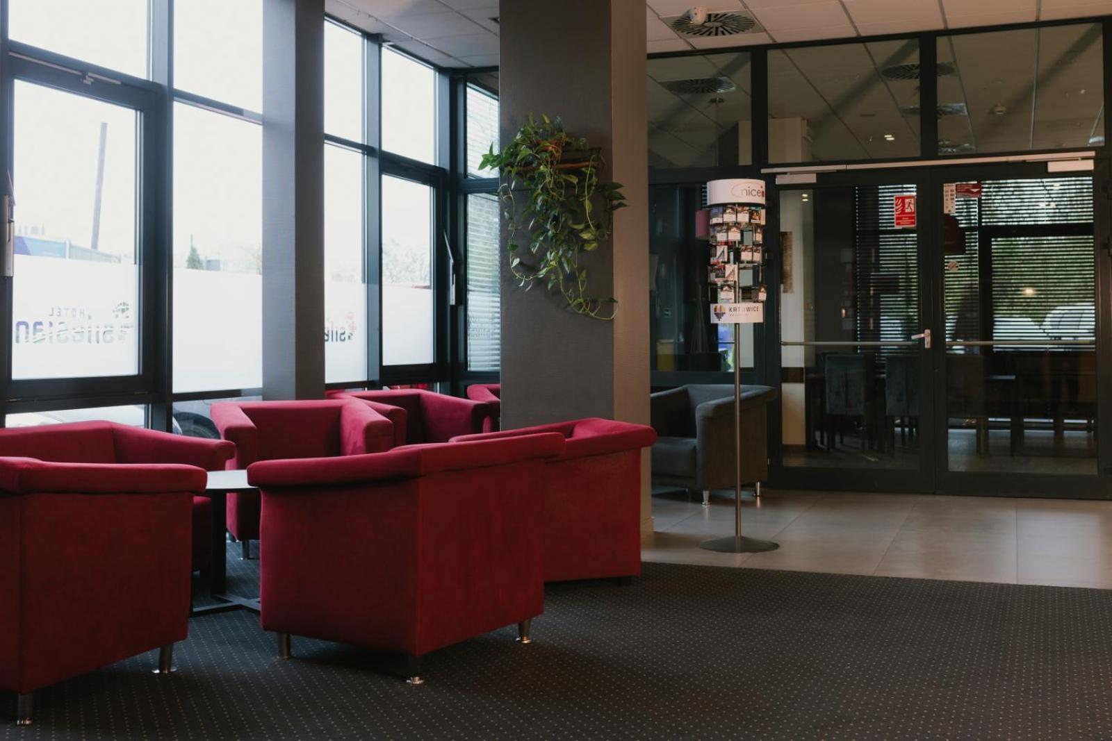 Economy Silesian Hotel Катовице Екстериор снимка