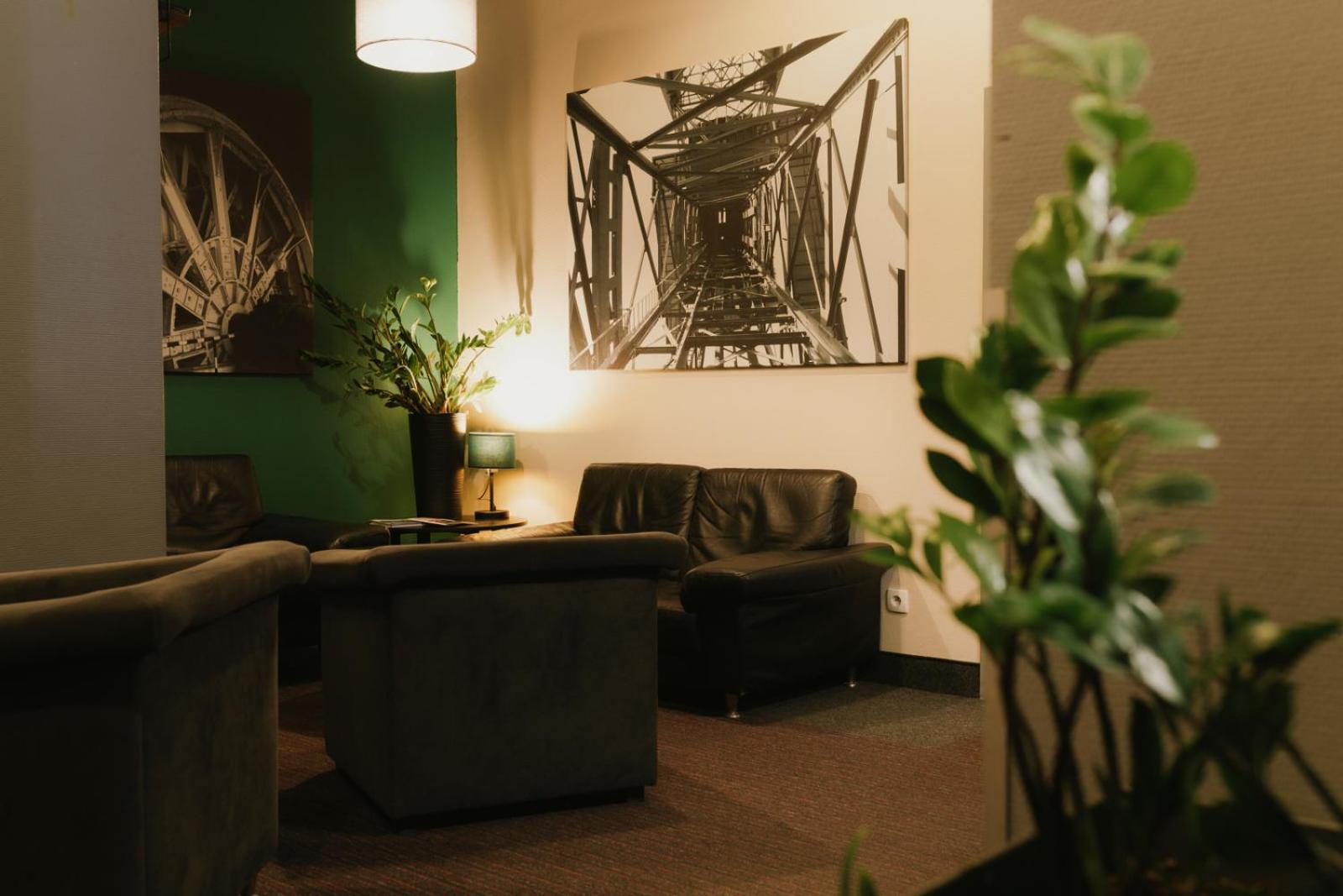 Economy Silesian Hotel Катовице Екстериор снимка