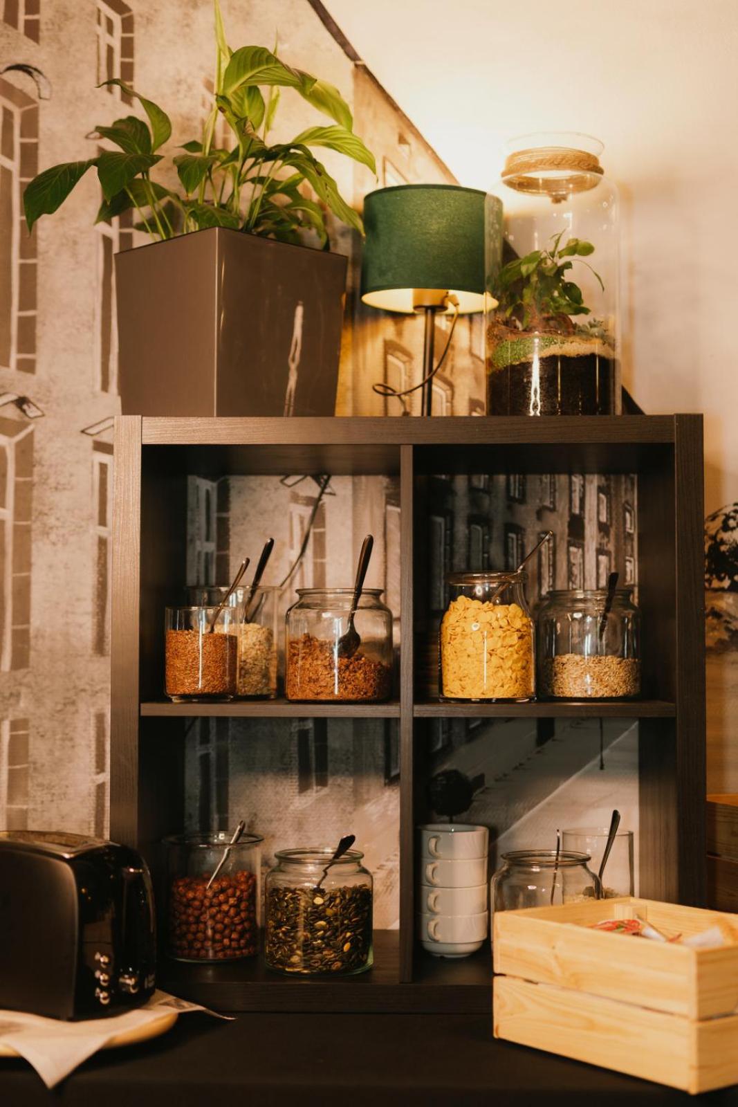 Economy Silesian Hotel Катовице Екстериор снимка