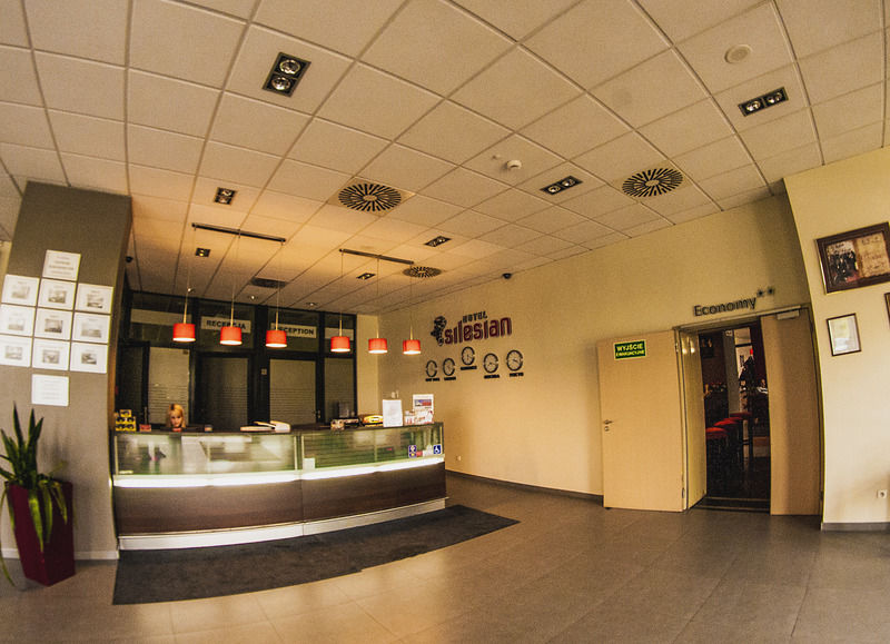 Economy Silesian Hotel Катовице Екстериор снимка