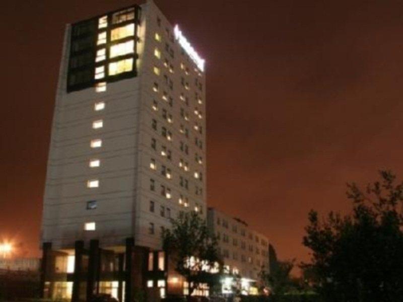 Economy Silesian Hotel Катовице Екстериор снимка