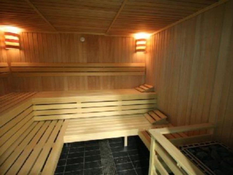 Economy Silesian Hotel Катовице Екстериор снимка