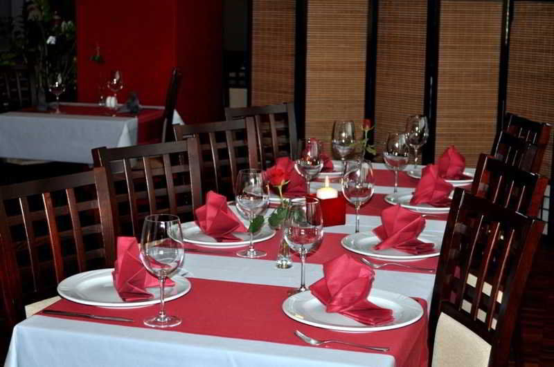 Economy Silesian Hotel Катовице Екстериор снимка