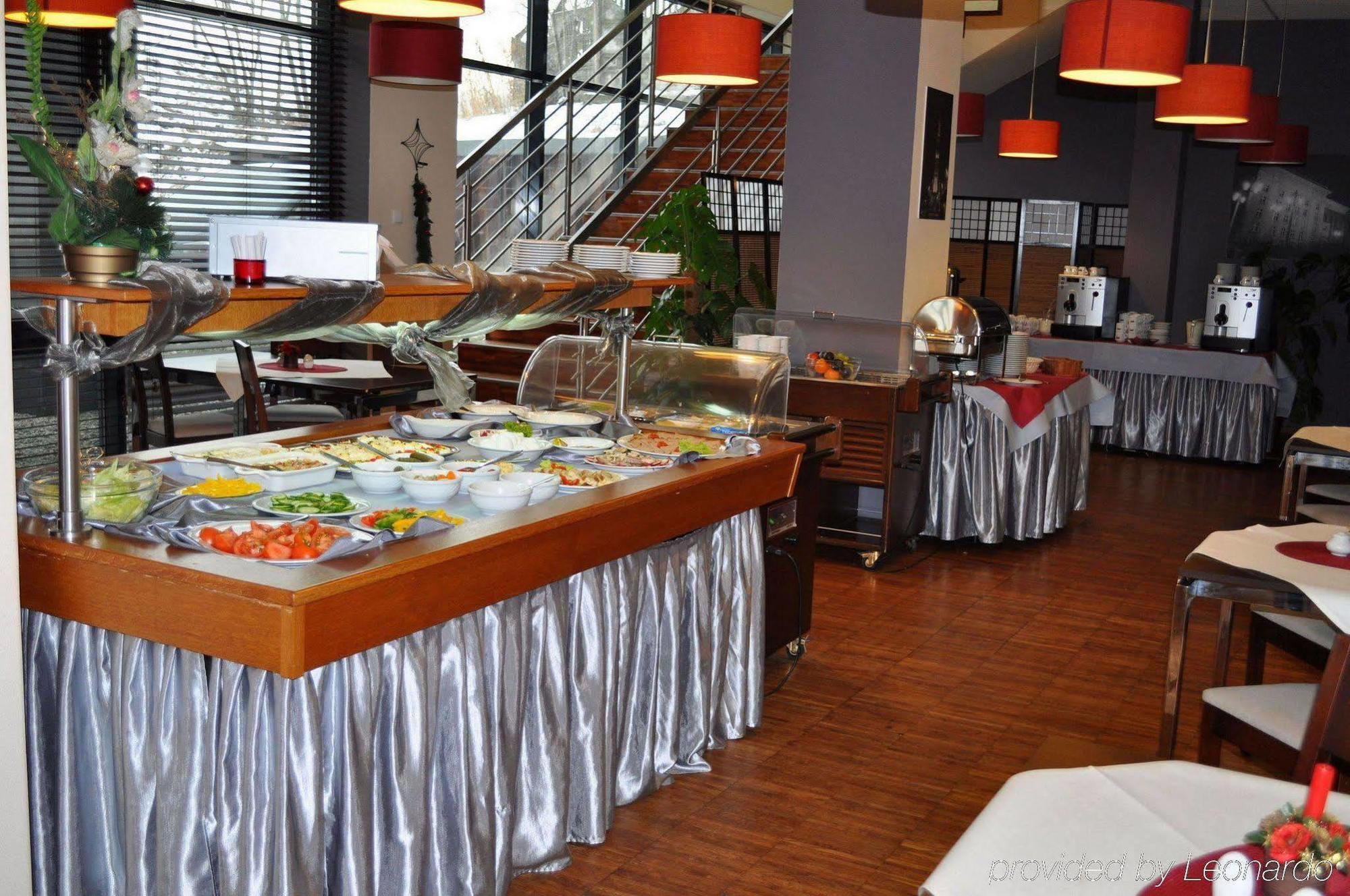 Economy Silesian Hotel Катовице Екстериор снимка