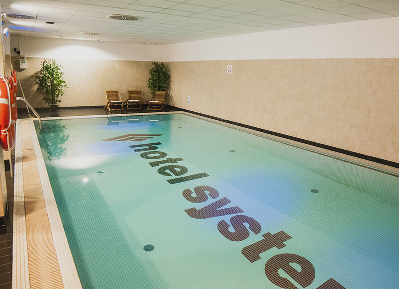 Economy Silesian Hotel Катовице Екстериор снимка