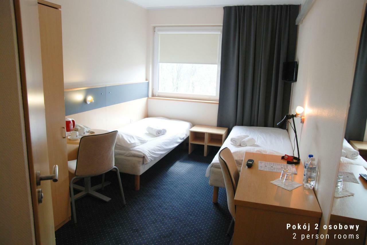 Economy Silesian Hotel Катовице Екстериор снимка